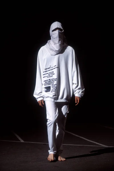 Look 32